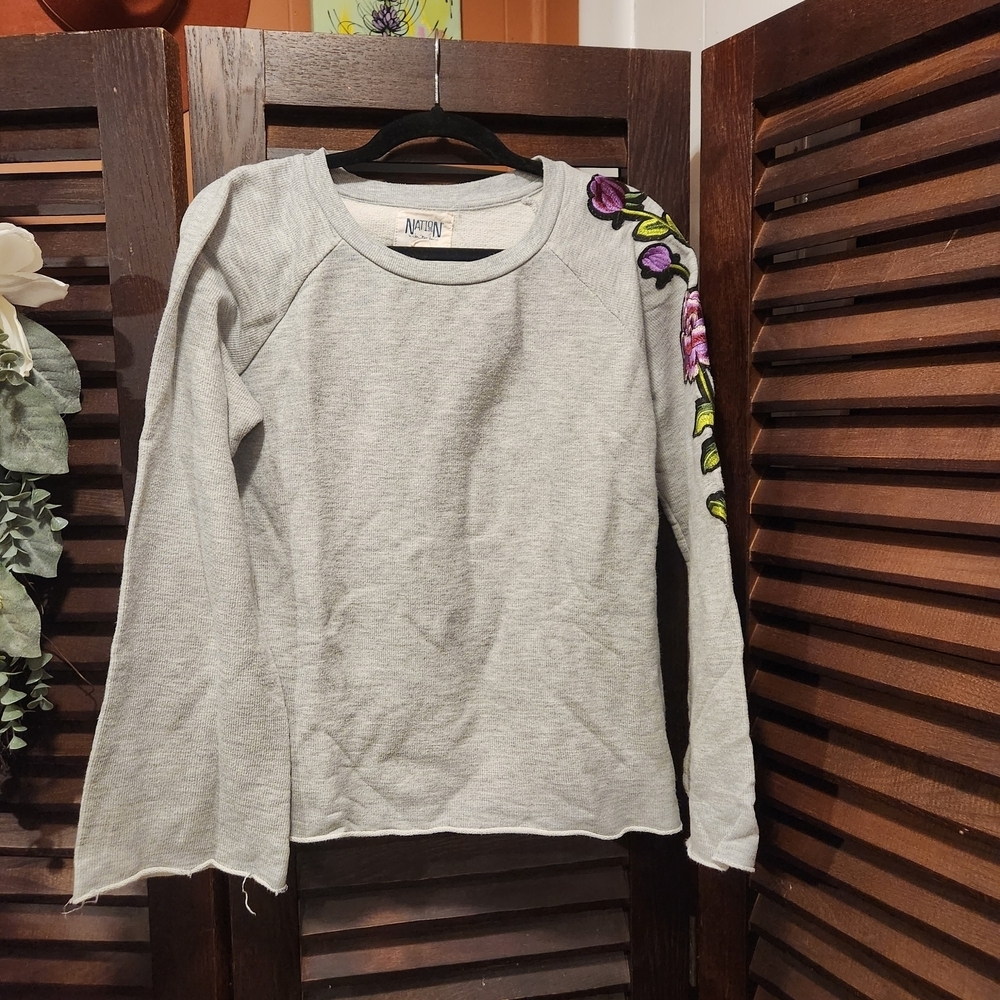 Nation LTD Light Gray Scoop Neck Sweater with Purple Floral Embroidery